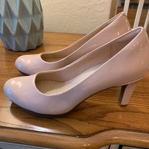 Clarks Adriel Viola pump. Size 11
